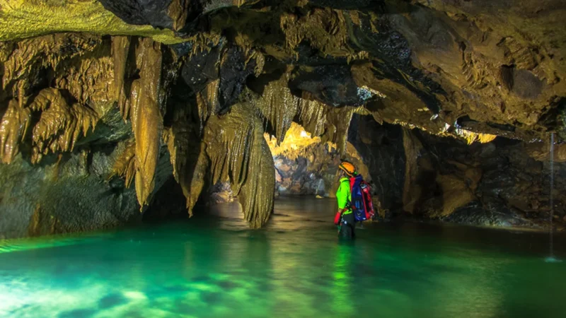 H04- Phong Nha Cave From Huế City