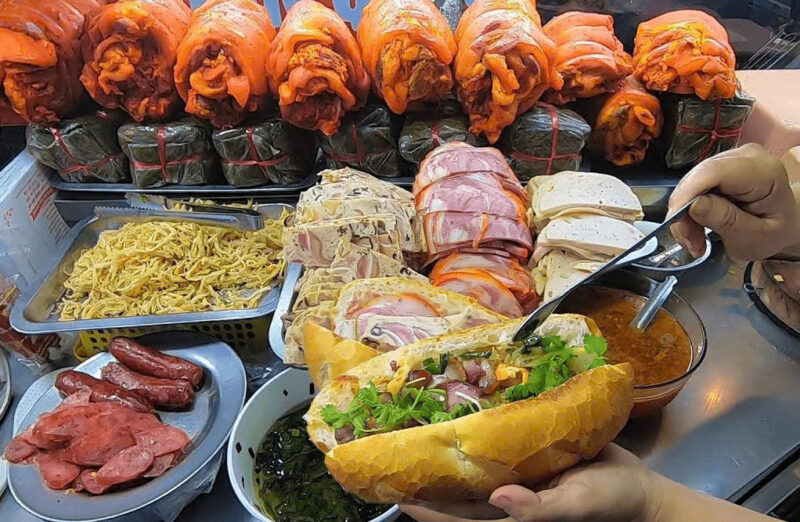 STREET FOOD TOUR BY NIGHT